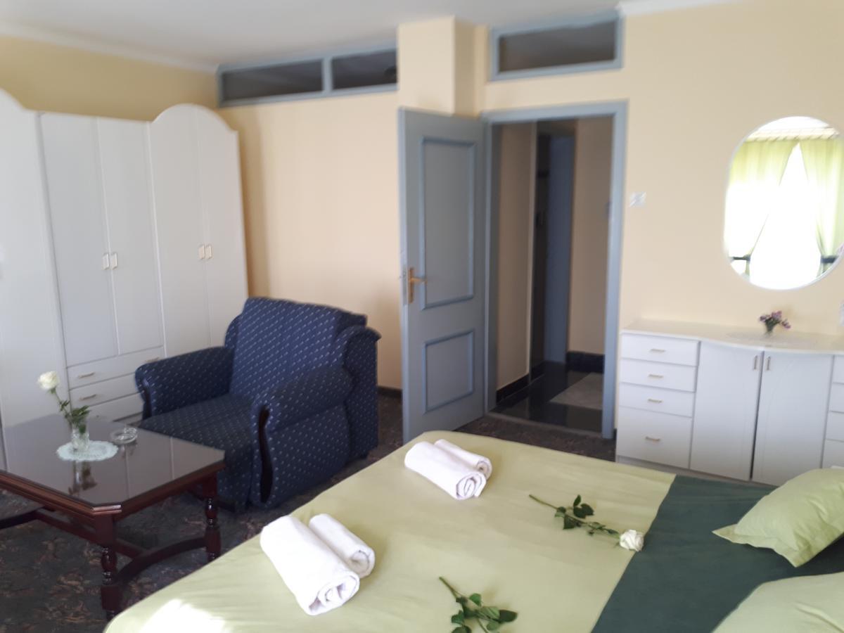 Bed and Breakfast Business Club Selenca Bac Exterior foto